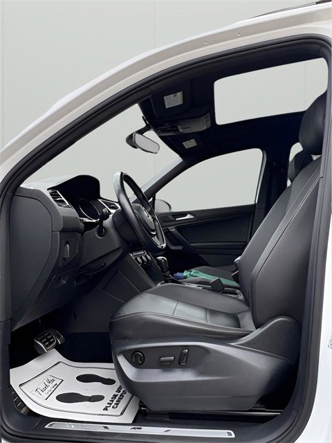 Used 2021 Volkswagen Tiguan SE R-Line w/ 3rd Row Seat Package image 13