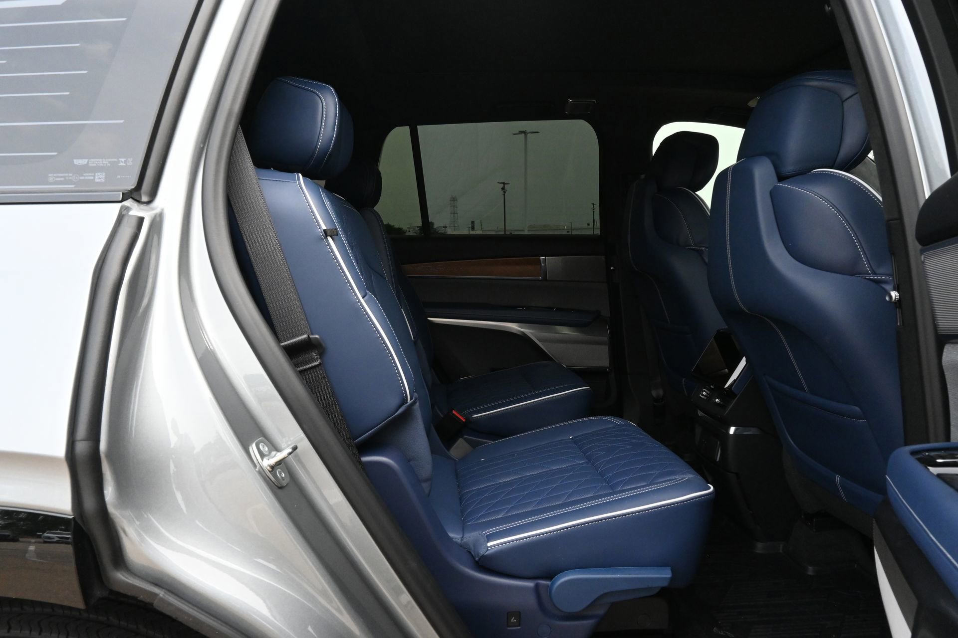 Used 2026 Cadillac Vistiq Premium Luxury w/ LPO, Floor Liner Package AWD/4WD image 23