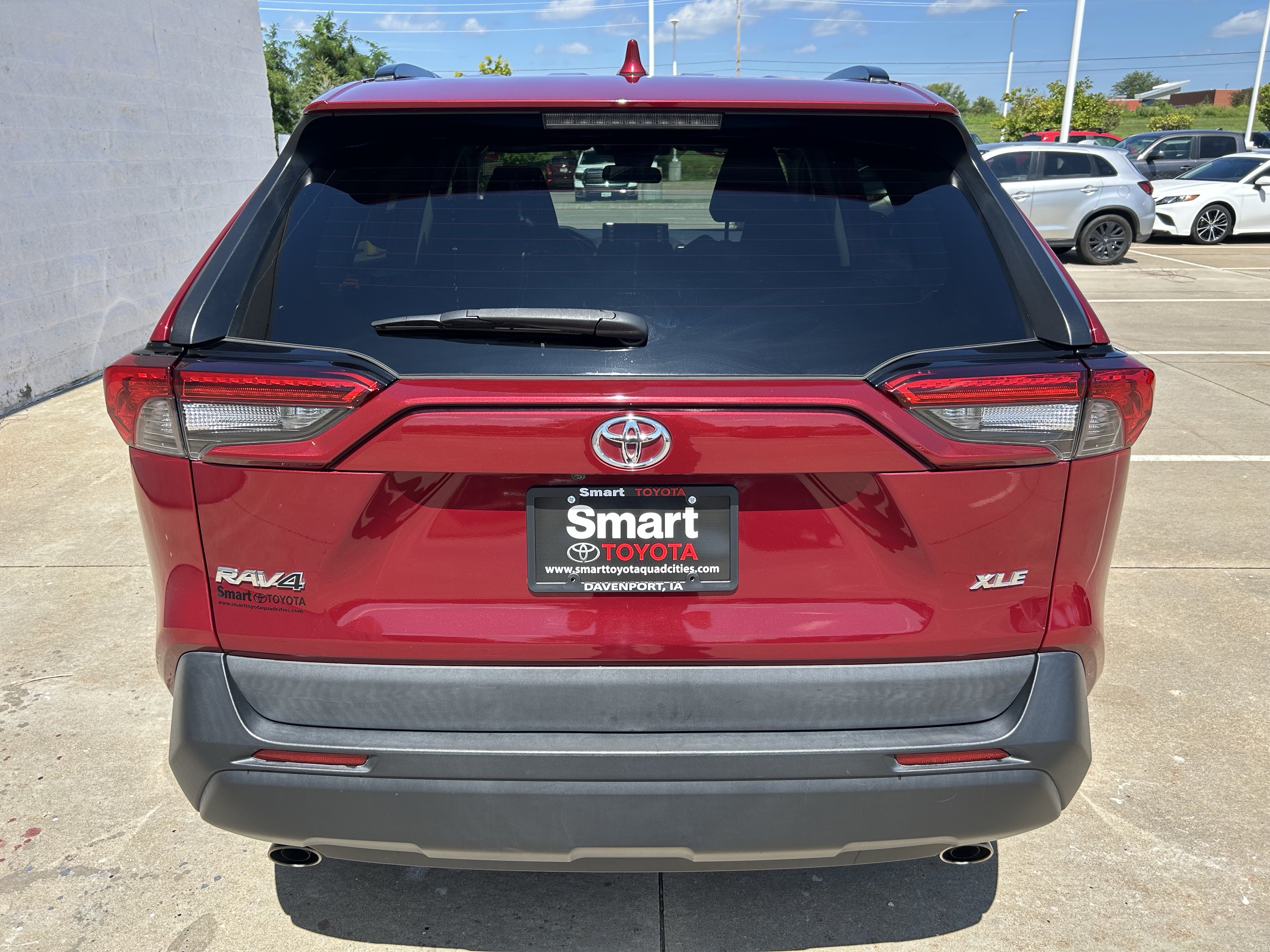 Used 2020 Toyota RAV4 XLE FWD image 5
