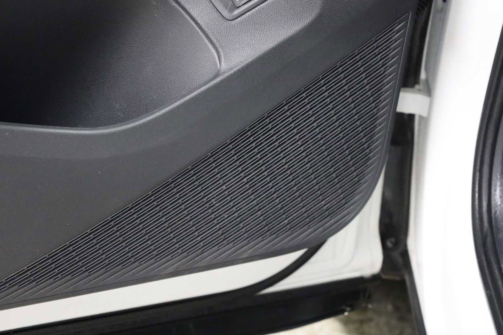 Used 2024 Volkswagen Atlas SE image 17