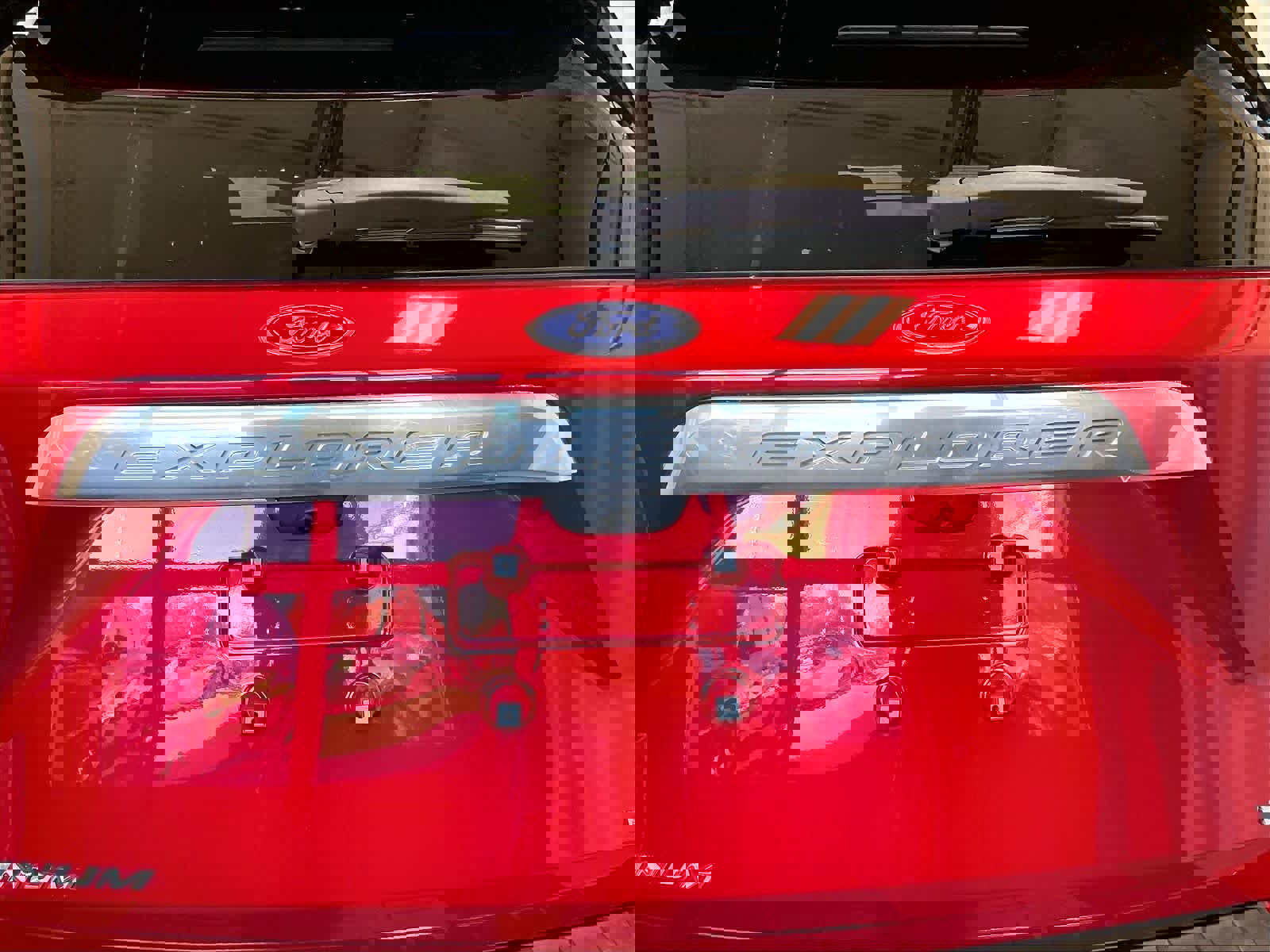 Used 2020 Ford Explorer Platinum w/ Premium Technology Package image 29