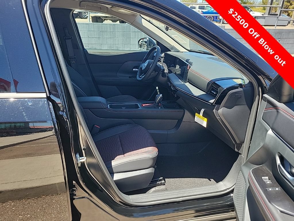 New 2025 Nissan Kicks SR FWD image 16