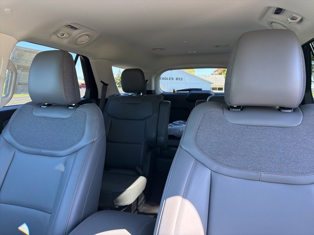 New 2025 Ford Explorer Active image 14