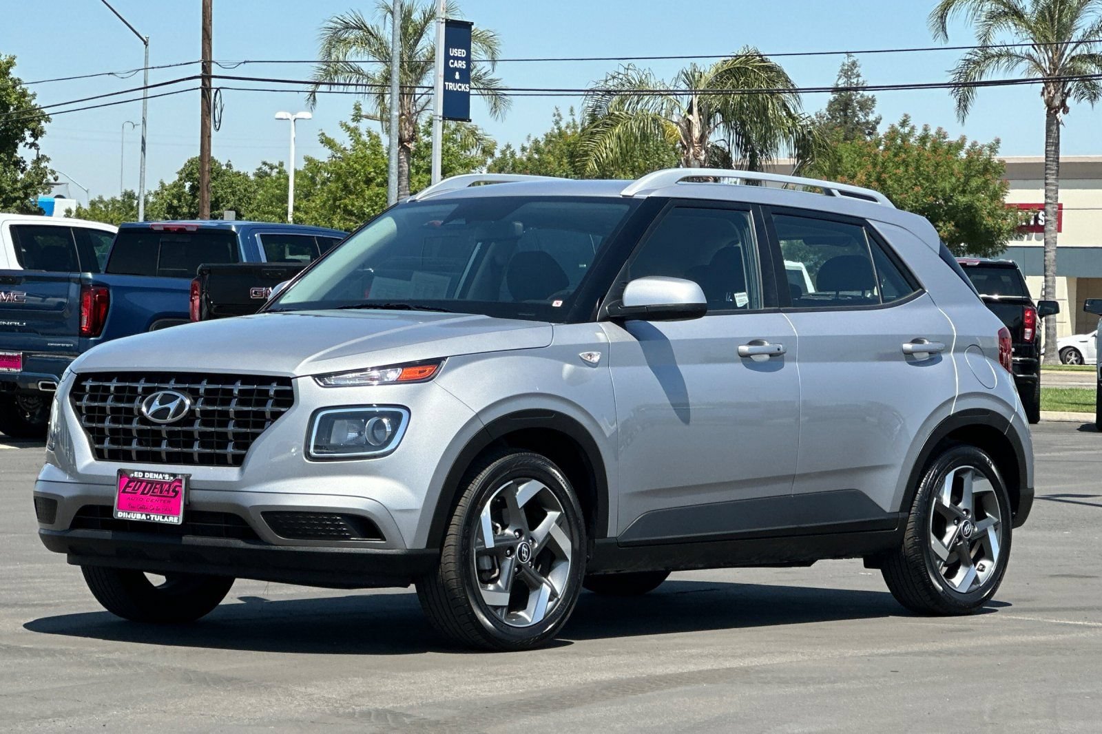 Used 2025 Hyundai Venue SEL FWD image 9