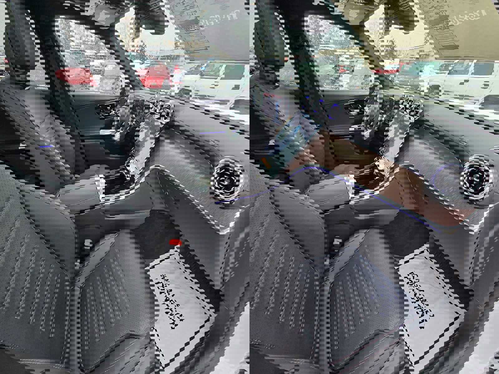 Used 2025 Mercedes-Benz GLC 350e 4MATIC image 13