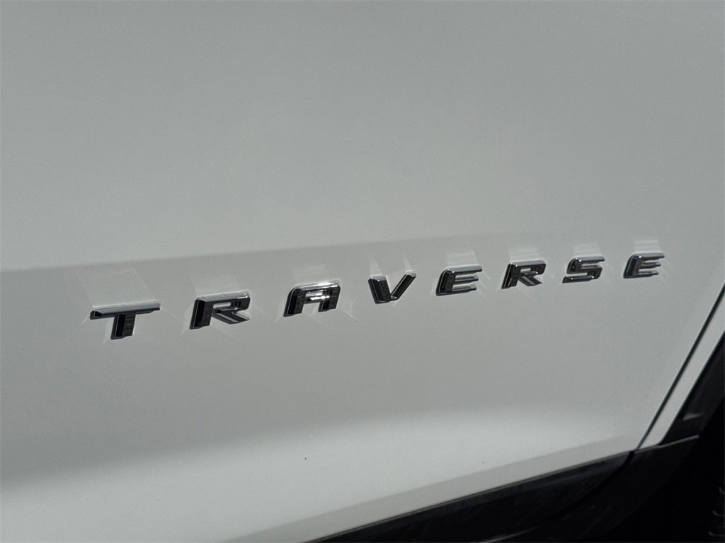 Used 2025 Chevrolet Traverse LT image 8