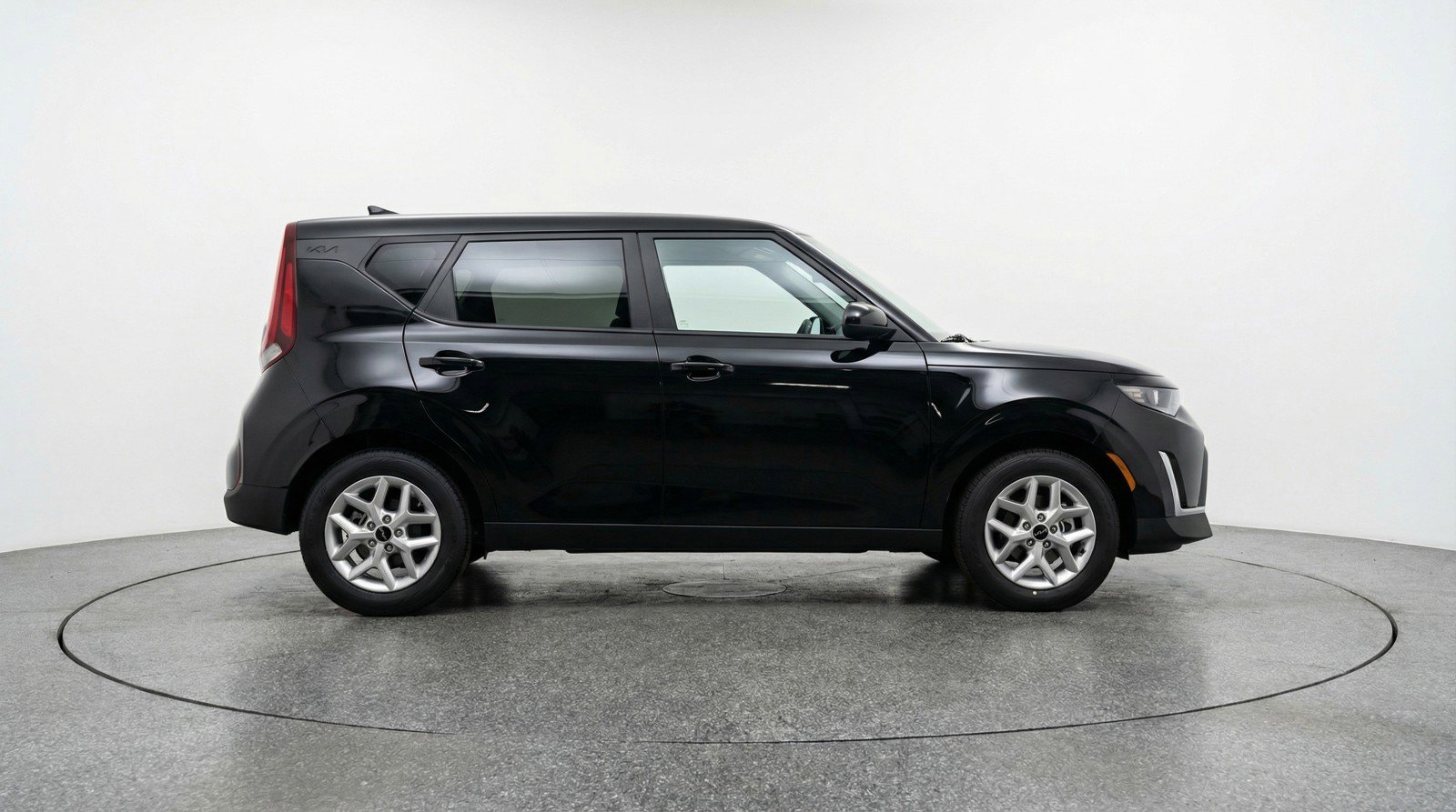 Used 2025 Kia Soul LX w/ LX Technology Package FWD image 11
