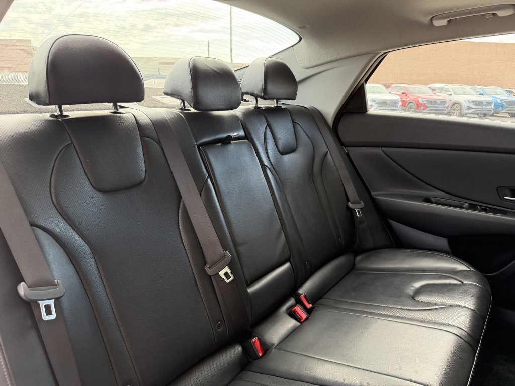Used 2025 Hyundai Elantra Limited FWD image 37