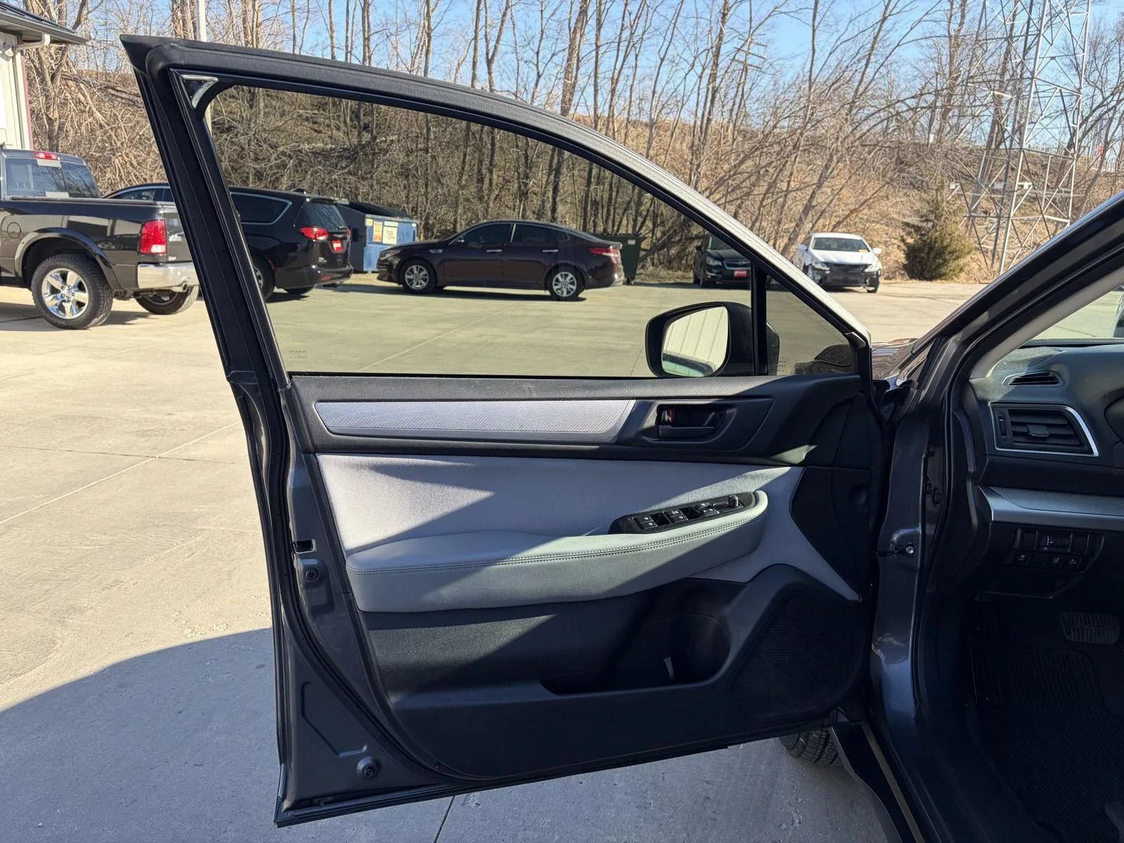 Used 2019 Subaru Outback 2.5i AWD/4WD image 10