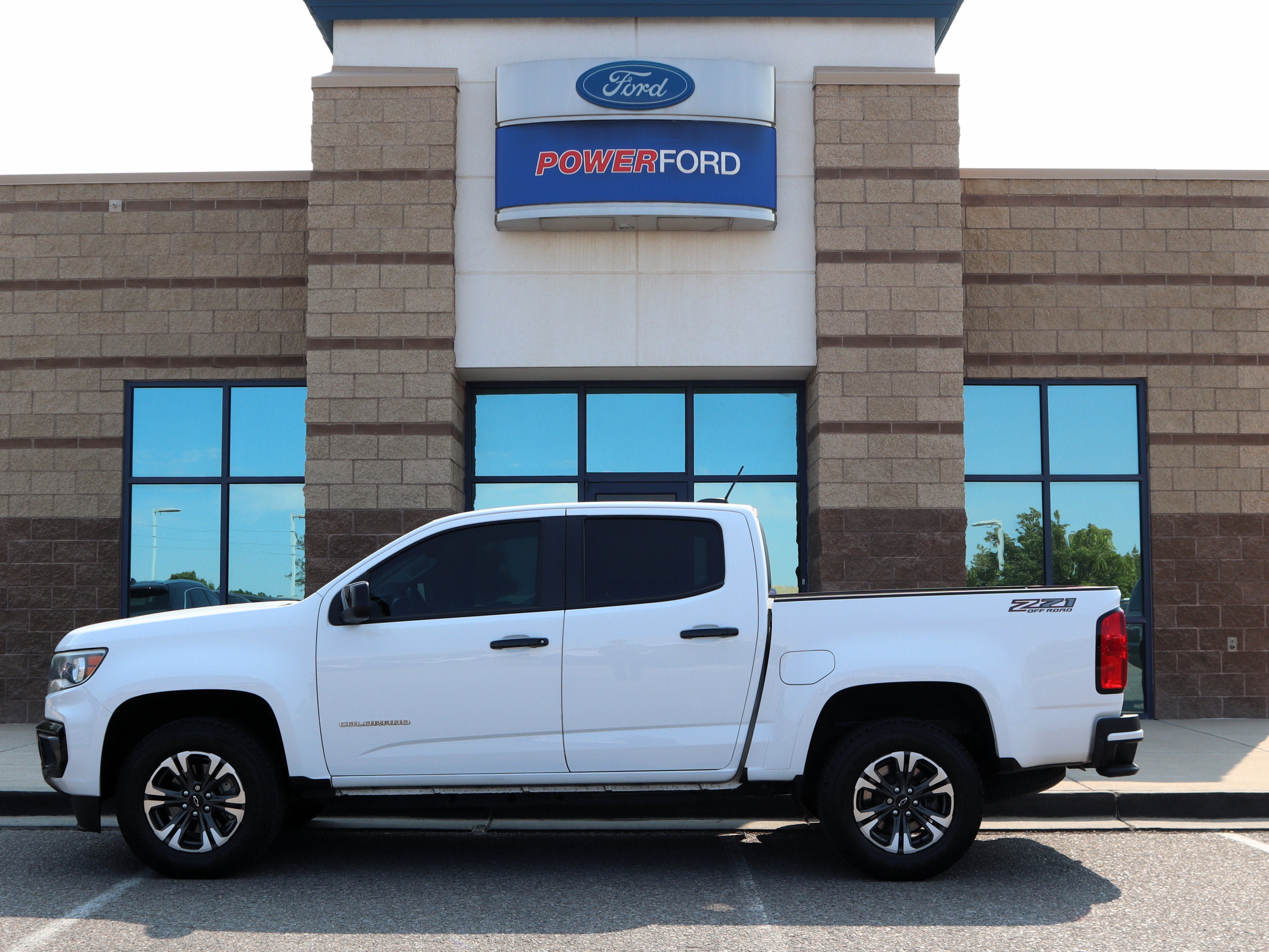 Used 2022 Chevrolet Colorado Z71 AWD/4WD image 9