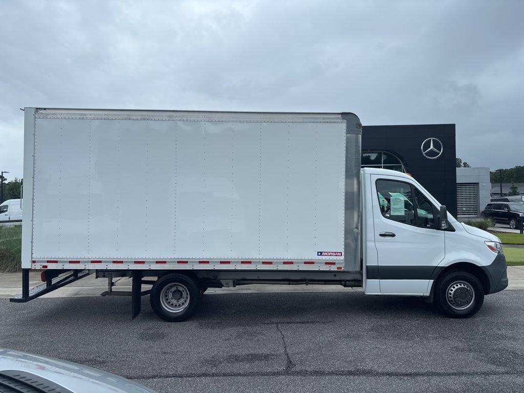 Used 2021 Freightliner Sprinter 3500 RWD image 2