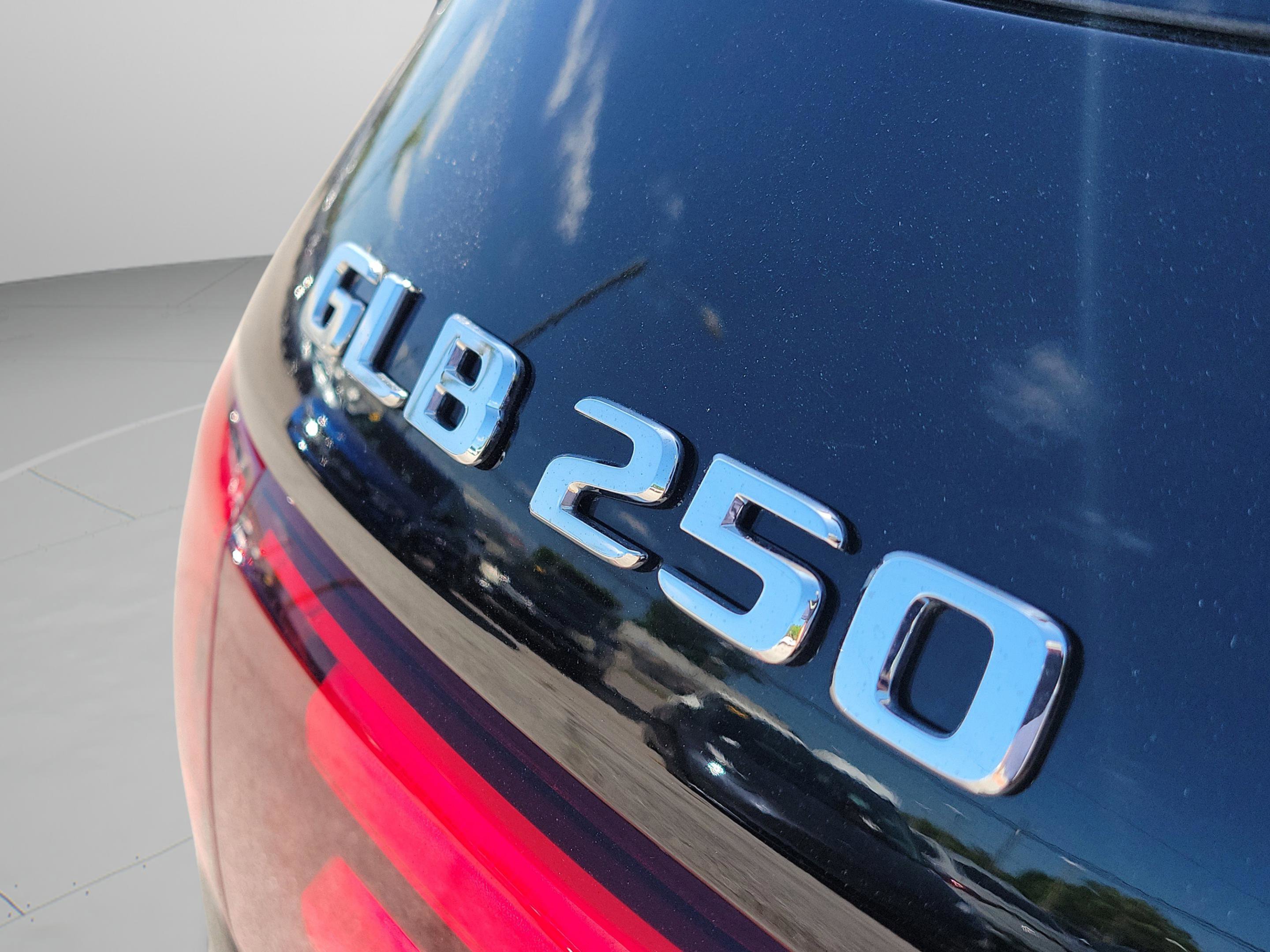 Certified 2025 Mercedes-Benz GLB 250 image 30