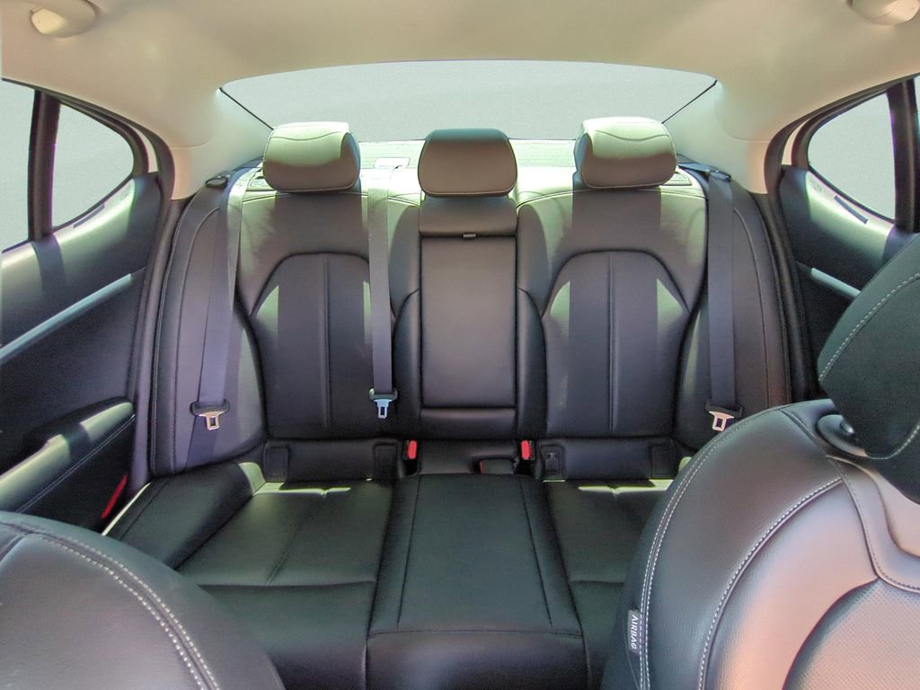 Used 2022 Genesis G70 2.0T RWD image 9