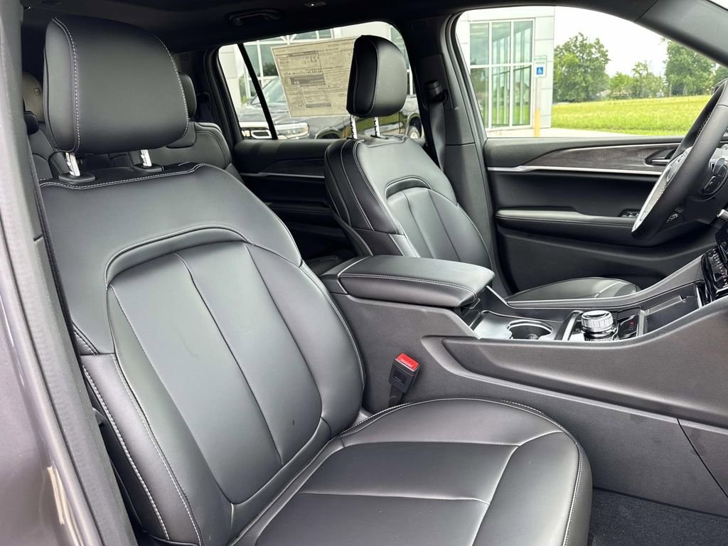 New 2026 Jeep Grand Cherokee L Limited RWD image 23