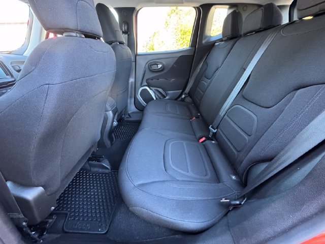 Used 2019 Jeep Renegade Latitude w/ Cold Weather Group AWD/4WD image 15