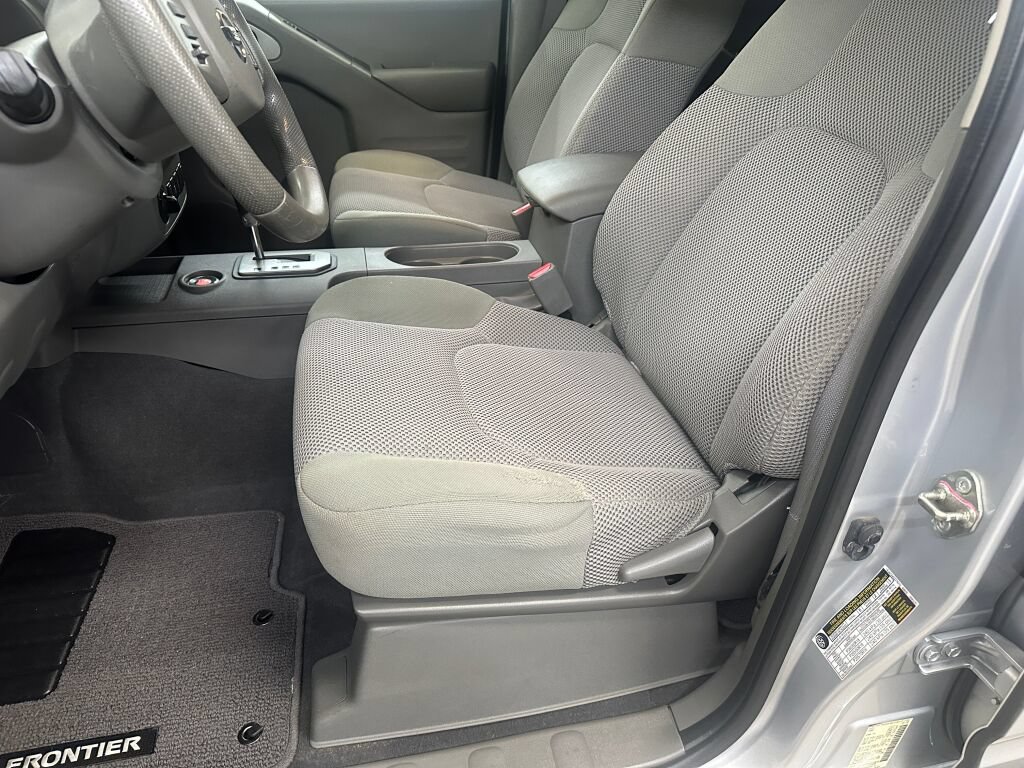 Used 2020 Nissan Frontier SV AWD/4WD image 5
