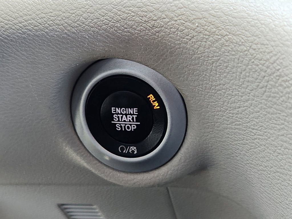 Used 2023 Chrysler Pacifica Touring-L FWD image 23