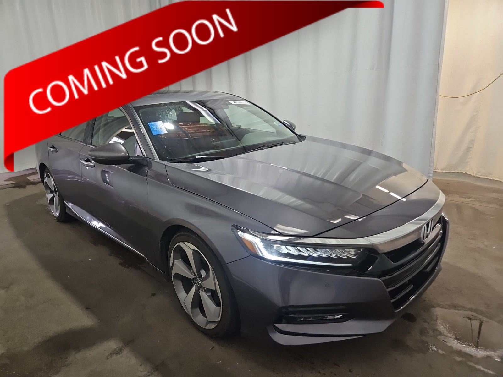 Used 2018 Honda Accord Touring image 1