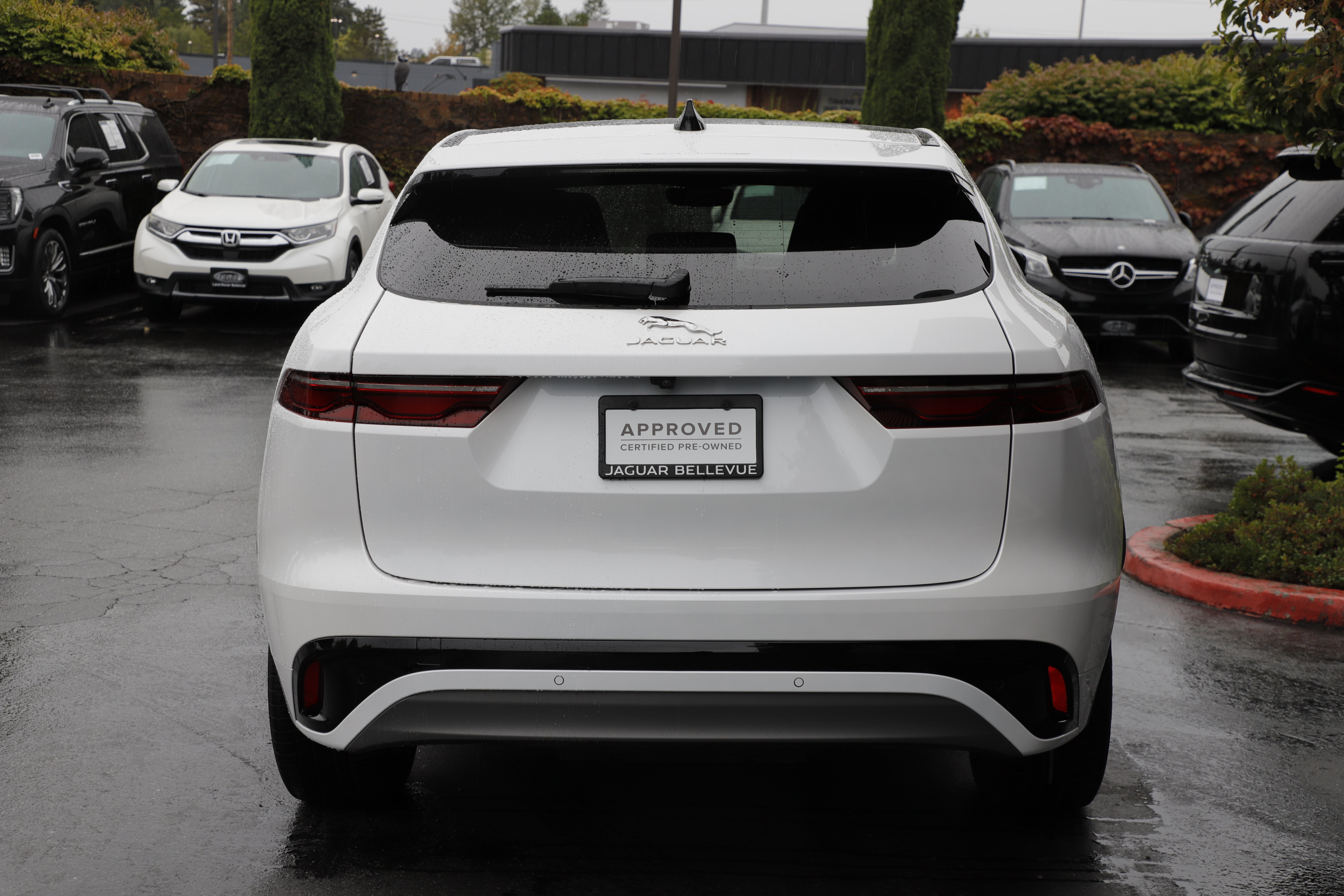 Certified 2025 Jaguar F-PACE R-Dynamic S AWD/4WD image 9
