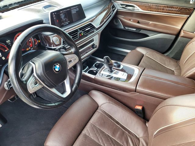 Used 2018 BMW 750i image 9