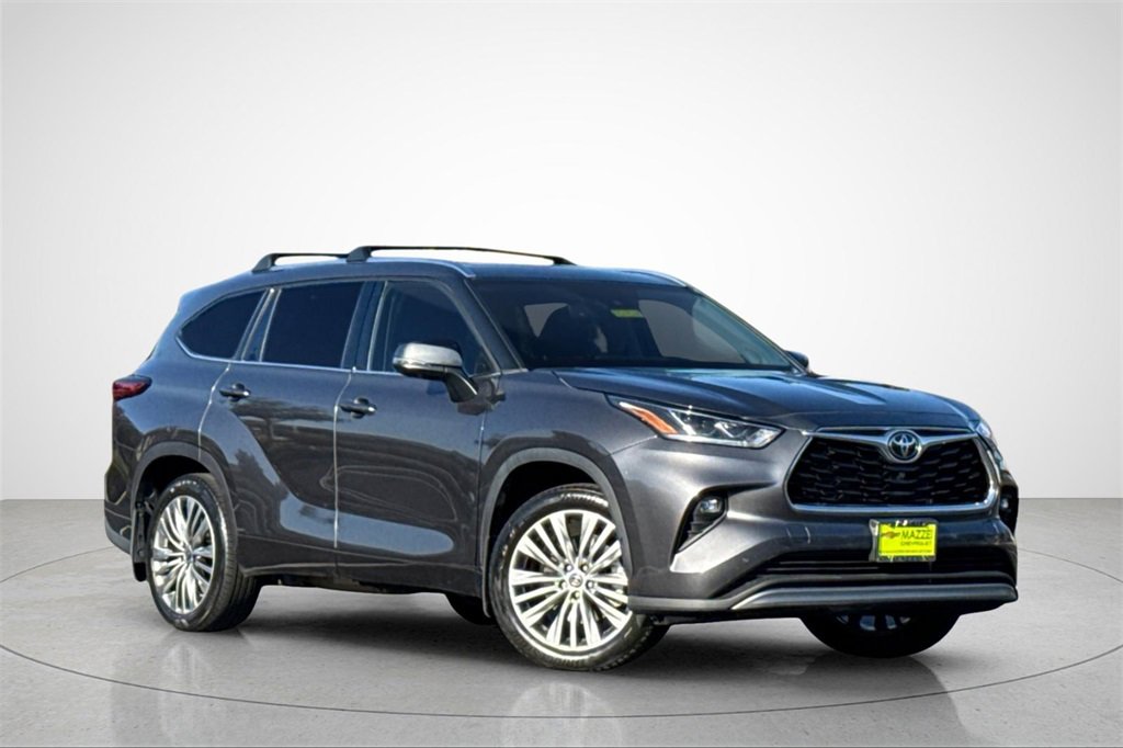 Used 2022 Toyota Highlander Platinum image 2