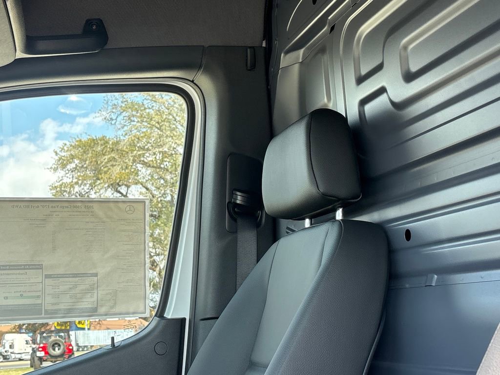 Used 2025 Mercedes-Benz Sprinter 2500 image 10