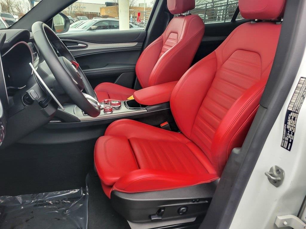 Used 2024 Alfa Romeo Stelvio Veloce image 8