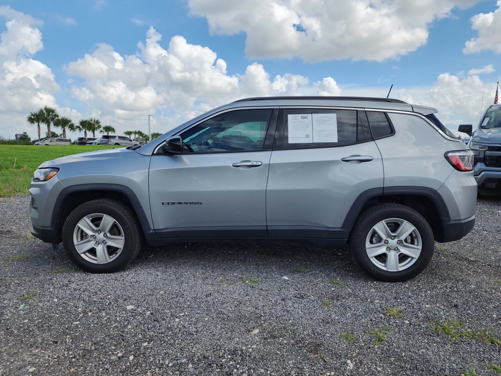 Used 2022 Jeep Compass Latitude w/ Convenience Group AWD/4WD image 8