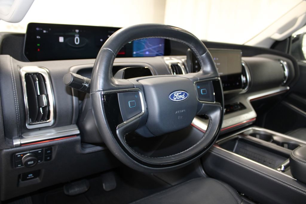 Used 2025 Ford Expedition Platinum image 19
