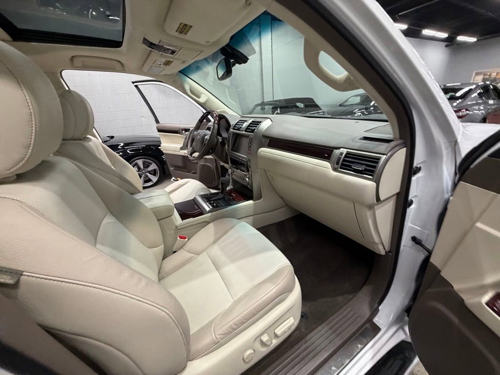 Used 2015 Lexus GX 460 w/ Premium Package image 35