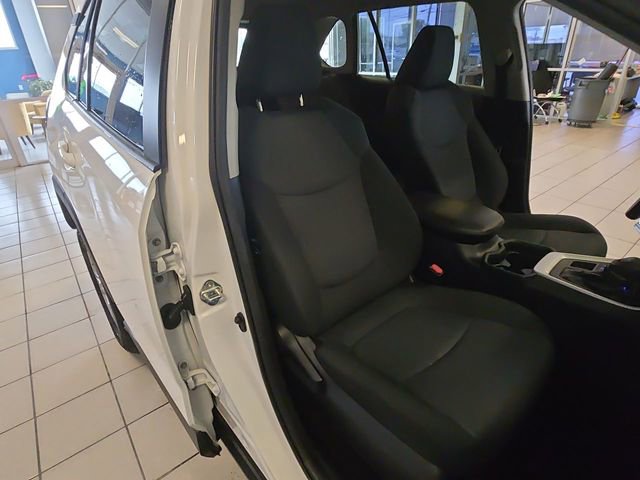 Used 2021 Toyota RAV4 XLE w/ Carpet Mat Package (TMS) image 23
