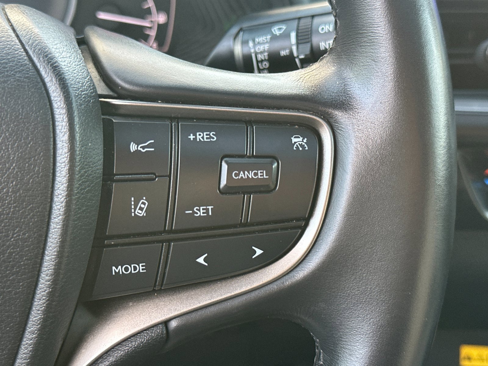 Used 2023 Lexus UX 250h FWD w/ Accessory Package (Z2) image 28