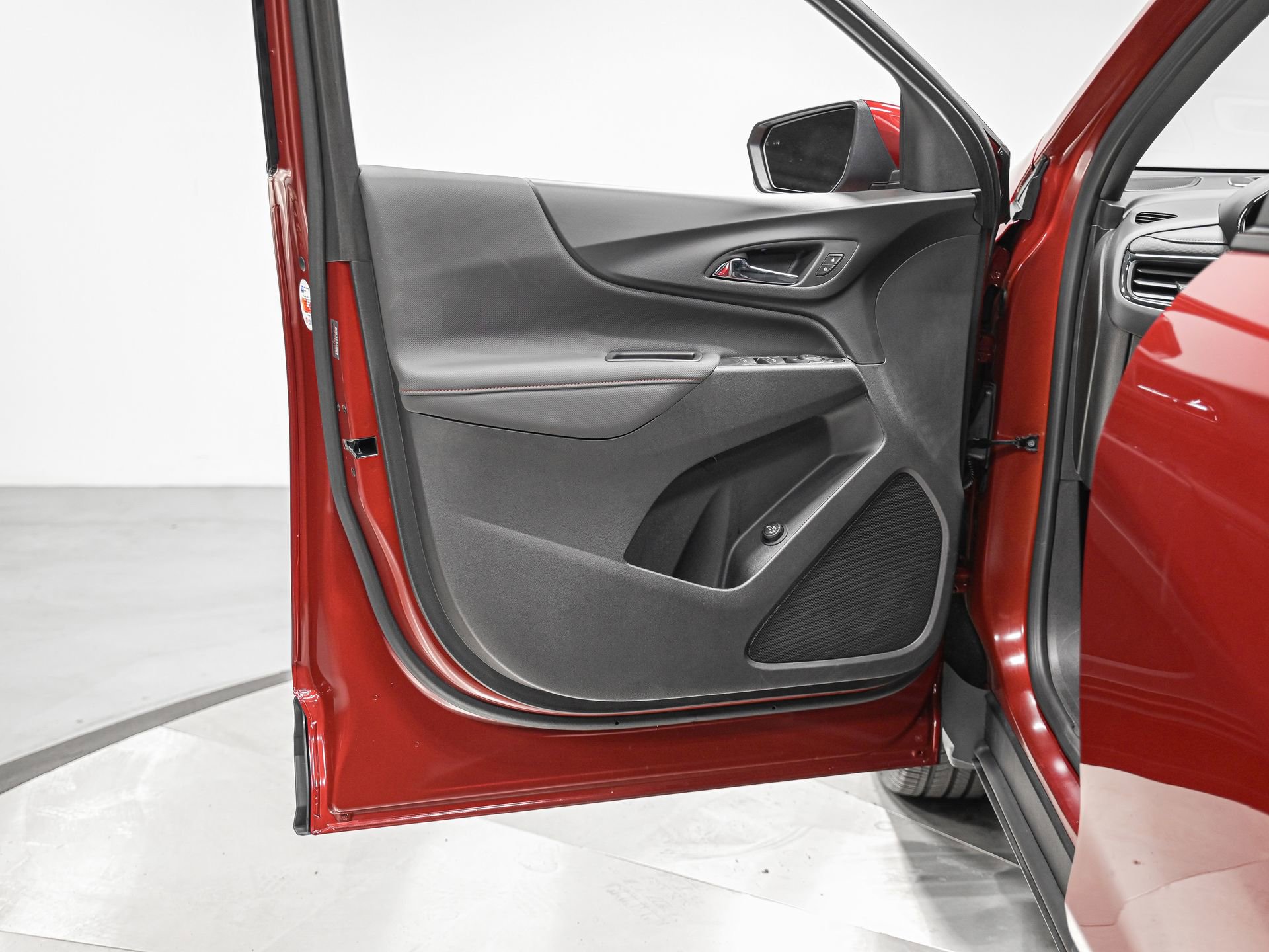 Used 2023 Chevrolet Equinox RS w/ RS Leather Package image 12