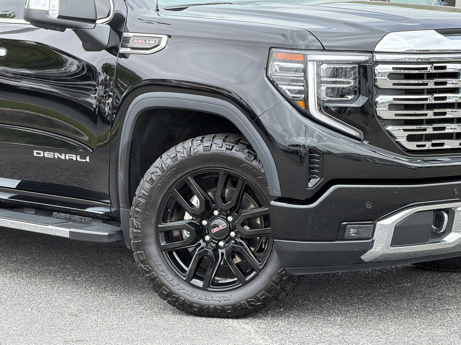 Used 2024 GMC Sierra 1500 Denali w/ Technology Package AWD/4WD image 3