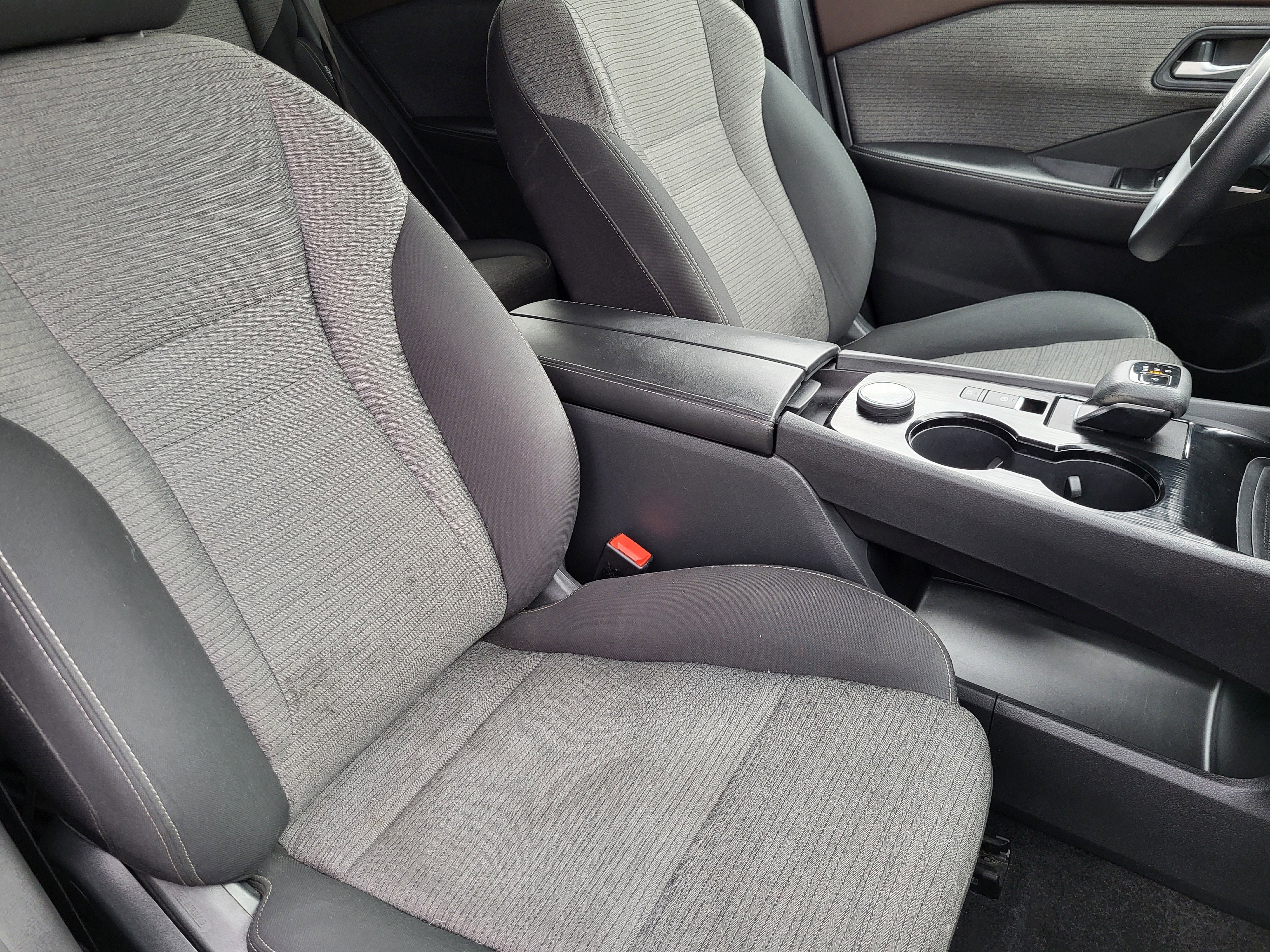 Used 2022 Nissan Rogue SV image 15