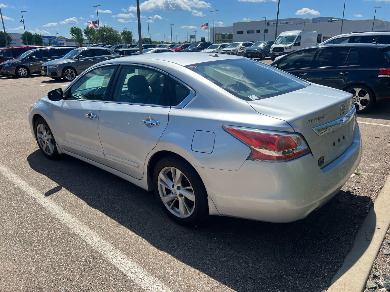 Used 2015 Nissan Altima 2.5 SV w/ Convenience Package FWD image 4