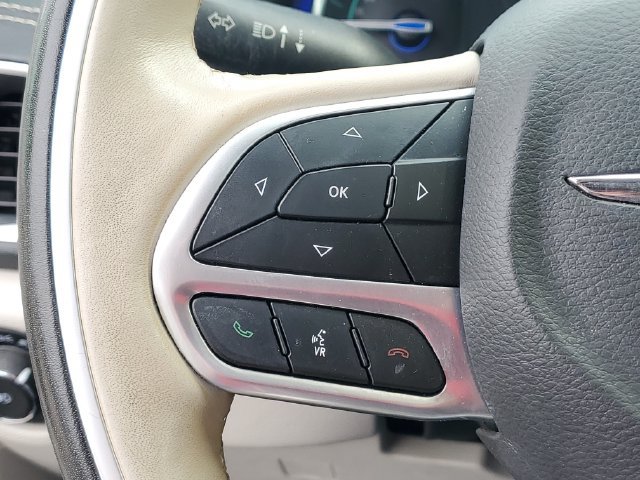 Used 2021 Chrysler Pacifica Limited w/ Uconnect Theater Family Group FWD image 20