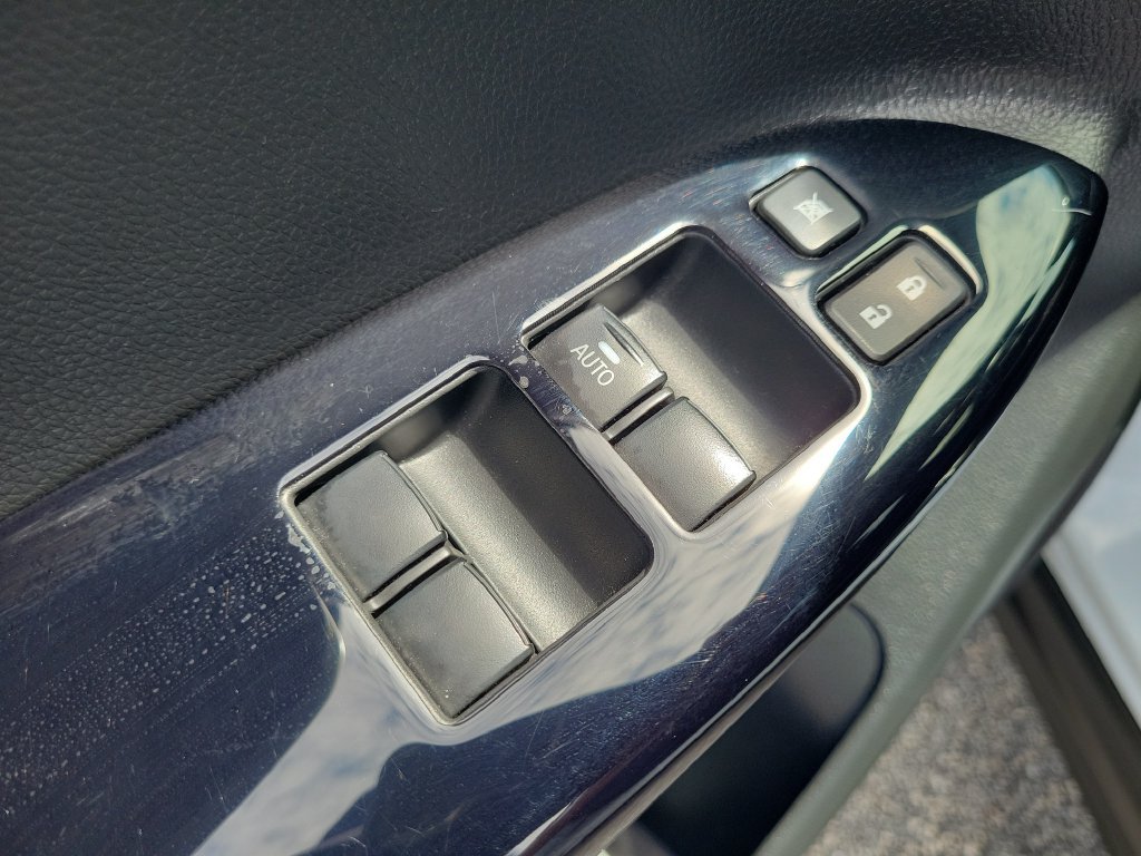 Used 2022 Mitsubishi Eclipse Cross LE FWD image 13