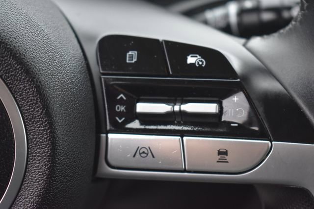 Used 2025 Hyundai Elantra SEL image 23