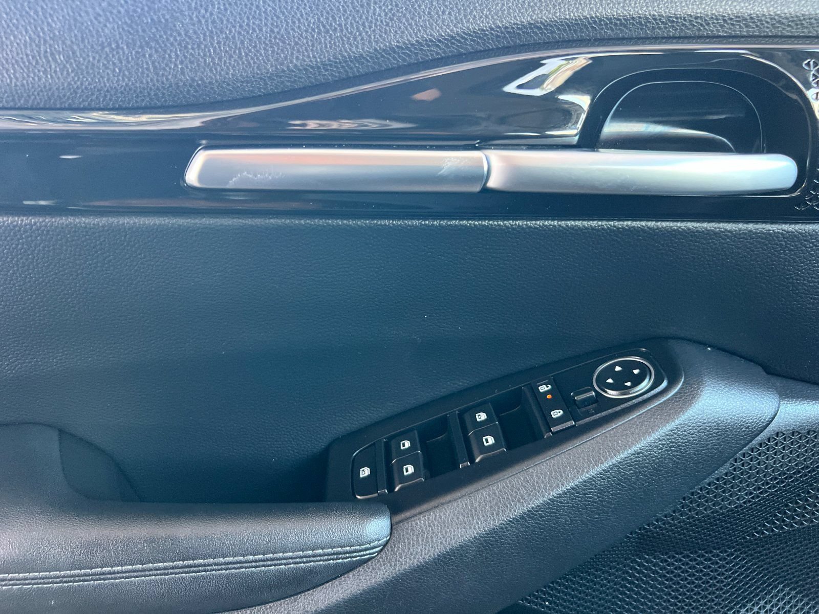 Certified 2025 Kia Seltos EX FWD image 10