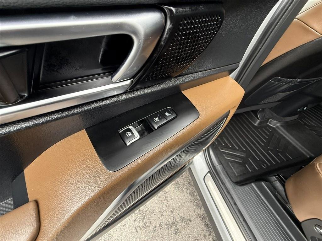Used 2022 Kia Telluride SX w/ SX Prestige Package image 34