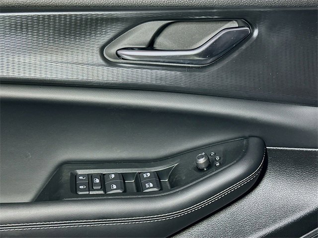 New 2025 Jeep Grand Cherokee Altitude image 12