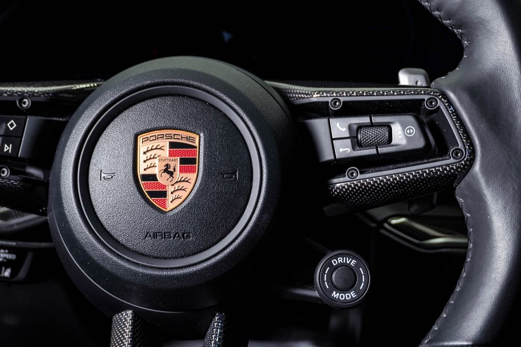 Certified 2025 Porsche Cayenne Coupe image 19