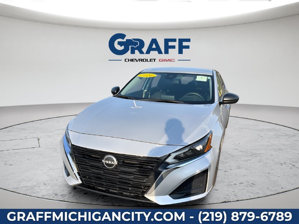 Used 2024 Nissan Altima 2.5 SV FWD image 11