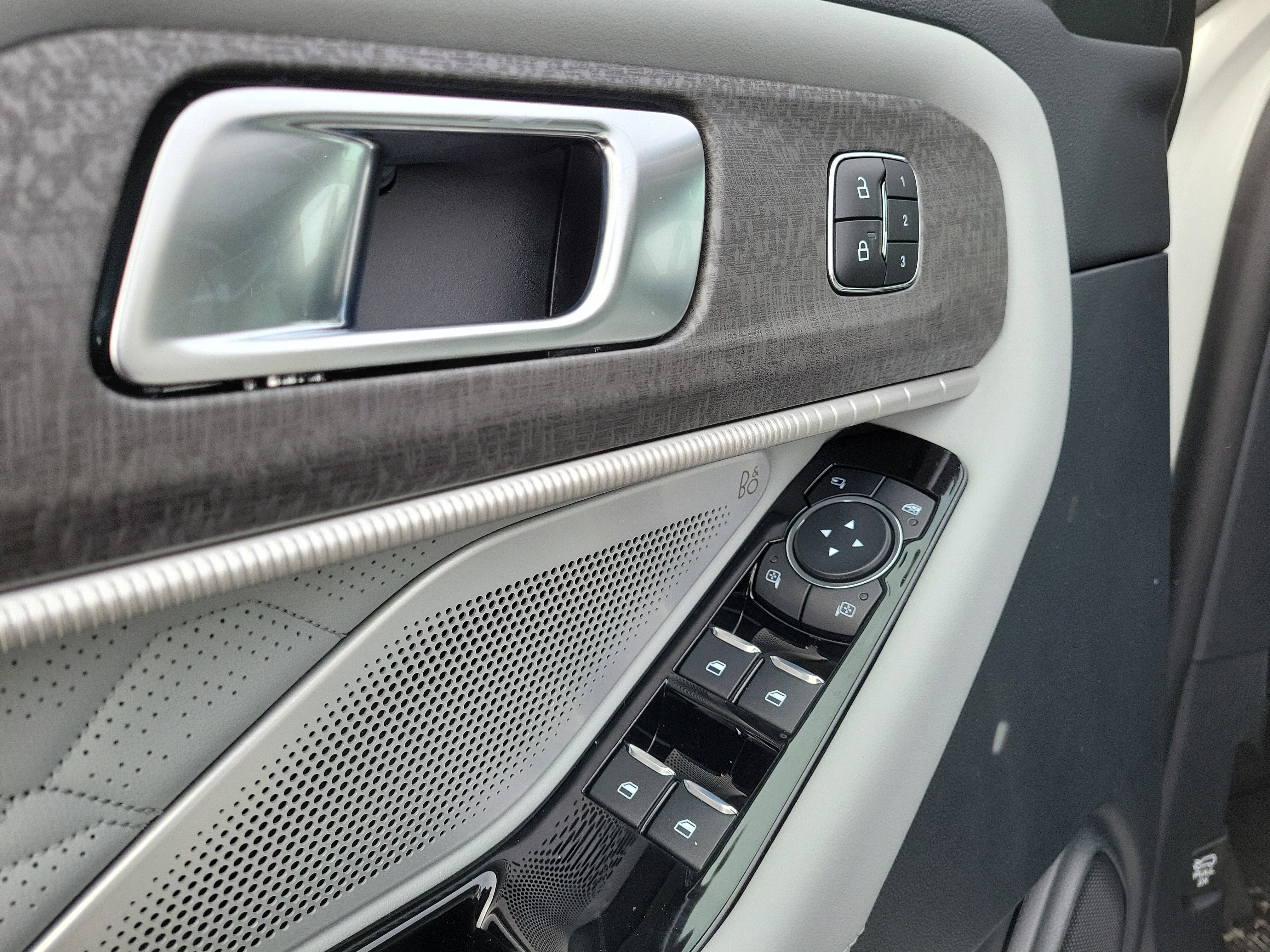 New 2026 Ford Explorer Platinum w/ LUX Leather Package image 19