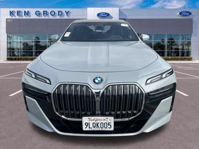 Used 2024 BMW 760i xDrive AWD/4WD image 3
