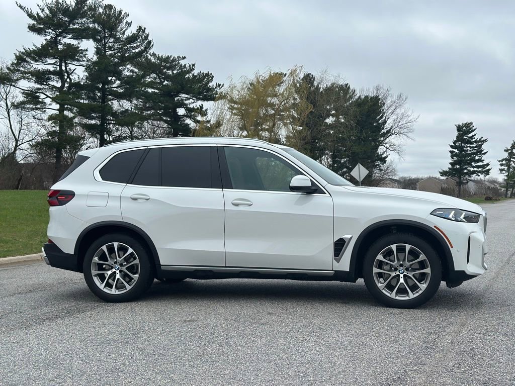 Certified 2024 BMW X5 xDrive40i w/ Premium Package AWD/4WD image 8