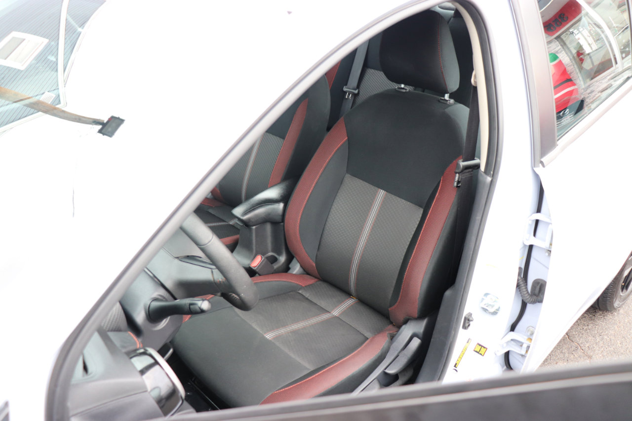 Used 2024 Nissan Versa SR image 11