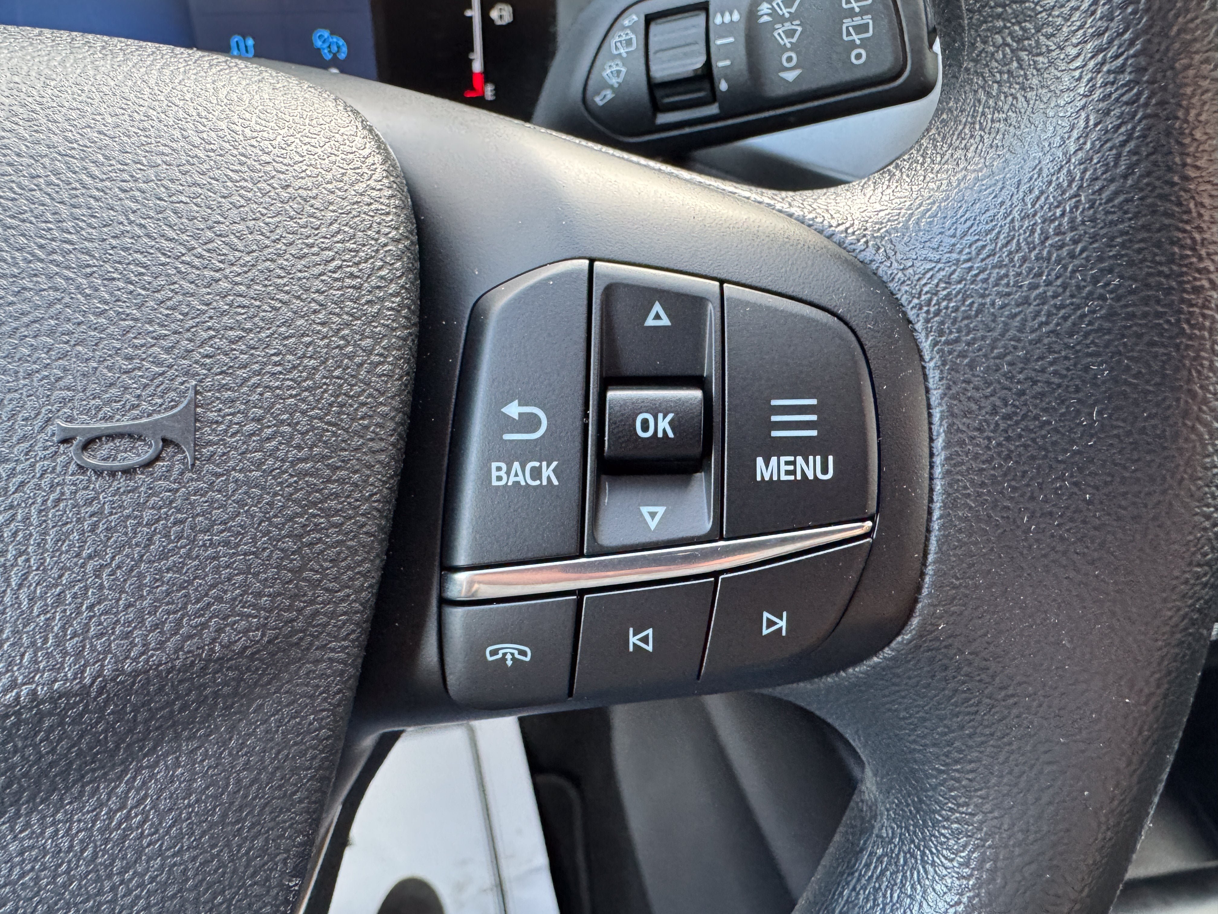 Used 2025 Ford Escape Active AWD/4WD image 13