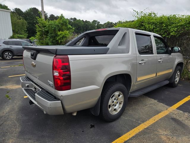 Used 2009 Chevrolet Avalanche LT w/ Convenience Package #1 AWD/4WD image 7